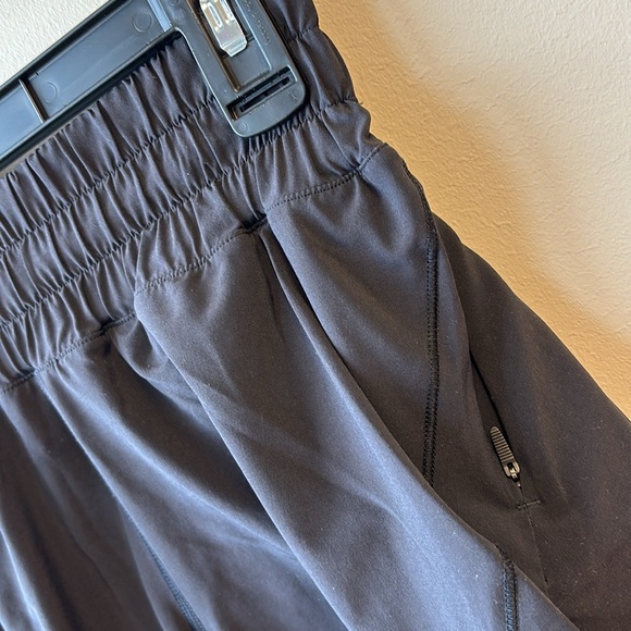 Lululemon Track That 5” high rise black 4 - Picture 2 of 5